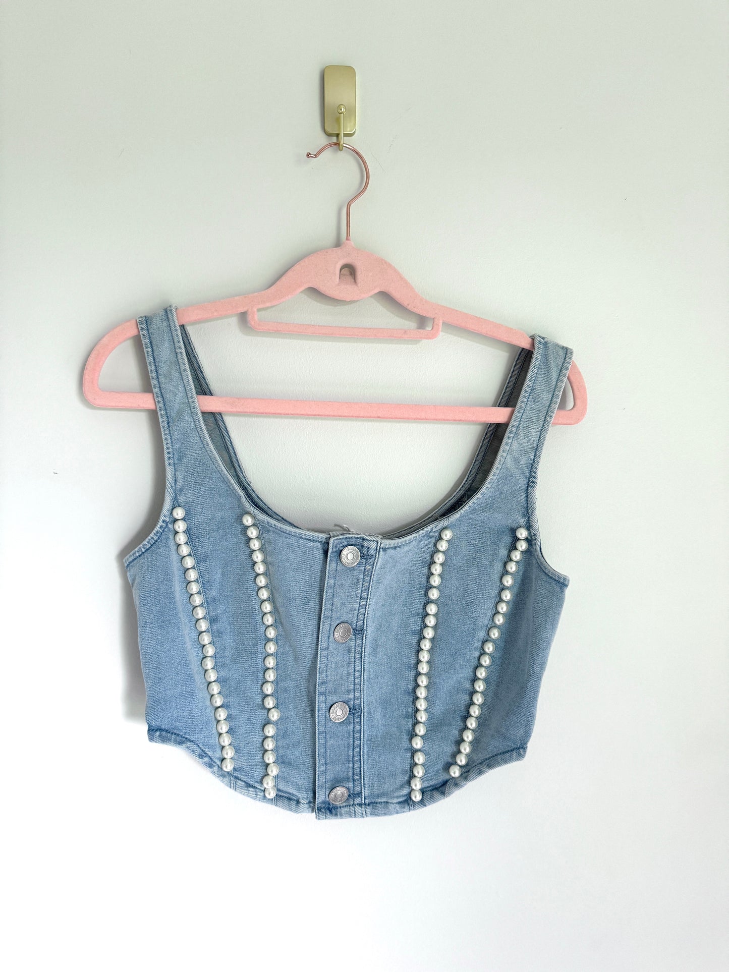 Pearl Clutcher Crop